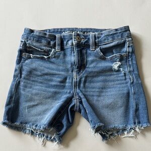 Women’s American Eagle Distressed Blue Jean Shorts The Dream Jean Midi Size 4
